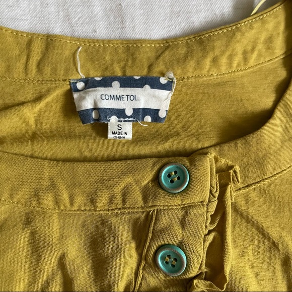 Comme Toi Ruffled Button Top - Picture 2 of 4